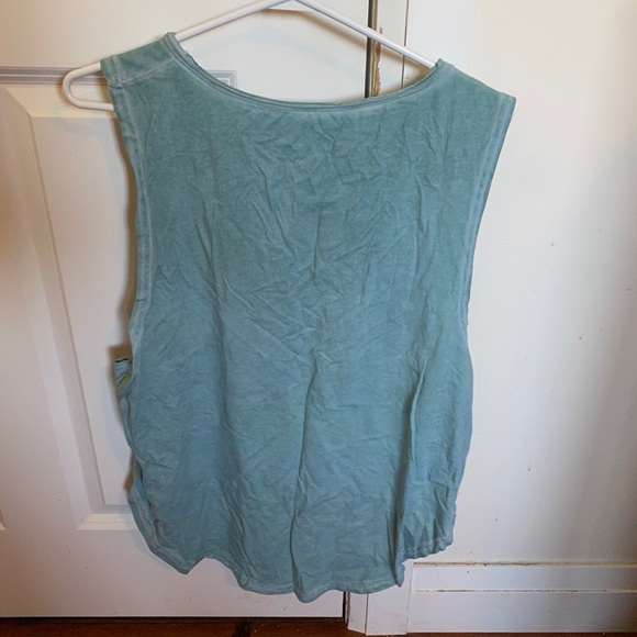 sleeveless top - Picture 2 of 2
